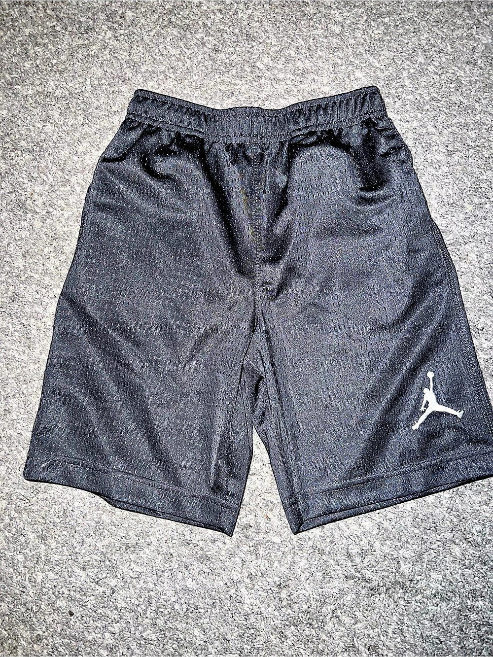 Jordan Boys' Black Athletic Shorts Size Medium Like New